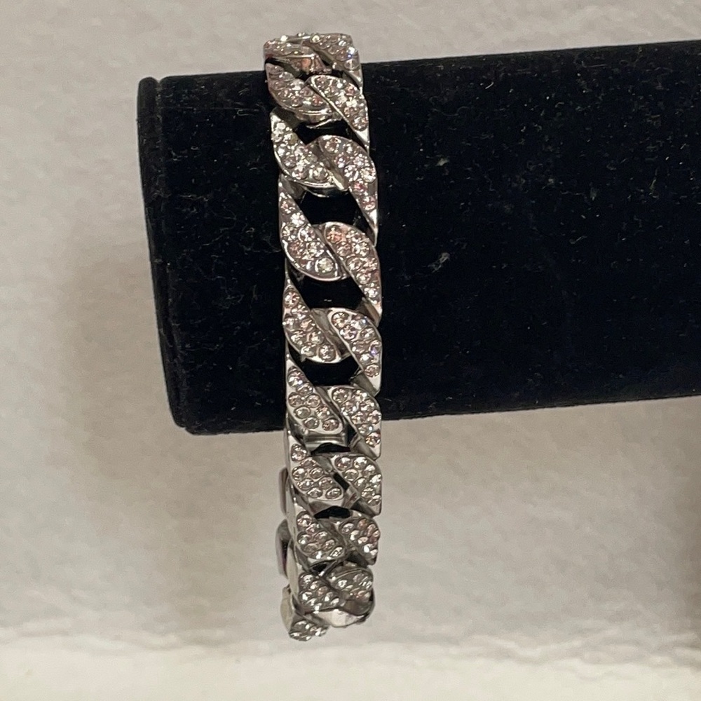 Silver tone Cuban link rhinestone bracelet 9”. No missing stones